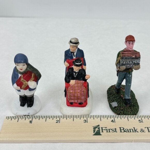 Vtg Christmas Village Accessories 3 Miniature Figurines 2 White Picket Fence - Picture 11 of 16